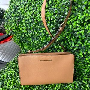 * Michael Kors Purse* (Crossbody Clutch)
